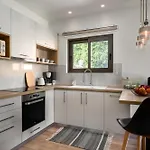 Giardino Apartments By Konnect, 400M To The Beach