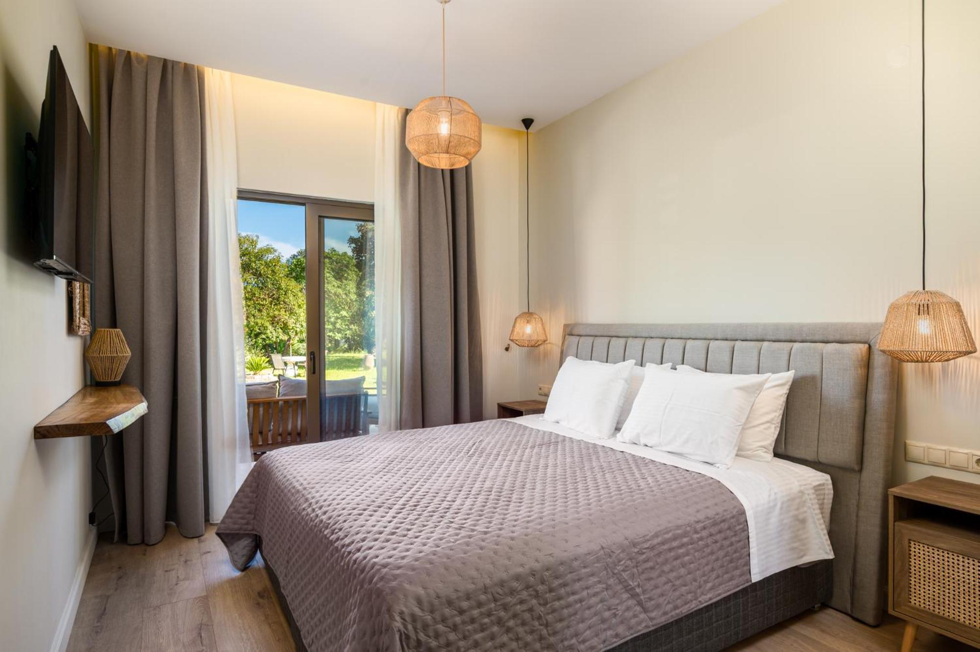 Phos Elegant Residences By Konnect, 400m To The Apartment